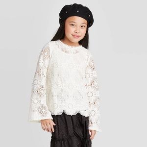 NWT‼️ Girls long sleeve lace top w/ bell sleeves